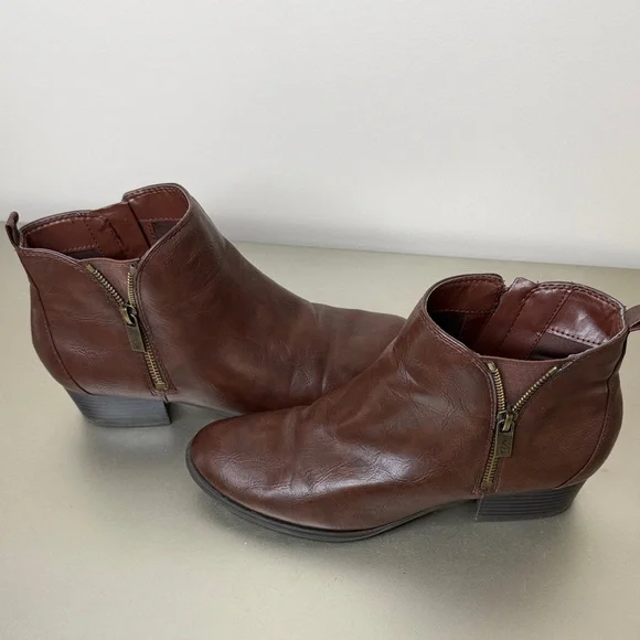Cognac Brown Ankle Booties Size 9M - Picture 10 of 12